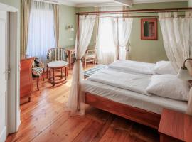 Schloss Neckarbischofsheim，位于Neckarbischofsheim的酒店