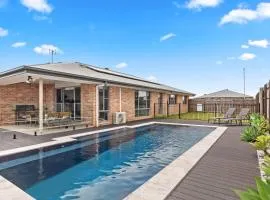 'The Pool House' Spacious Family Stay at Hervey Bay