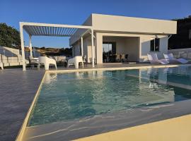 VILLA STELLA LUXURY IN SICILY with swimming pool for exclusive use，位于巴莱斯特拉泰的豪华酒店