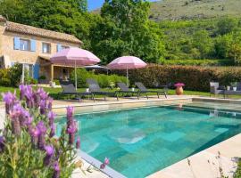 Mas provençal avec piscine，位于卢河畔图尔雷泰的家庭/亲子酒店