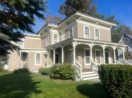 Doyle House - Near Cooperstown Dreams Park 2，位于Milford的自助式住宿