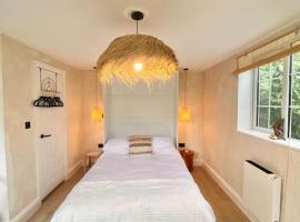Lumin Lodge -Calm, cosy space near Norwich Airport，位于霍舍姆圣斐德的度假屋