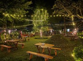 Hotel Tharu Garden And Beer Bar，位于奇旺的度假村