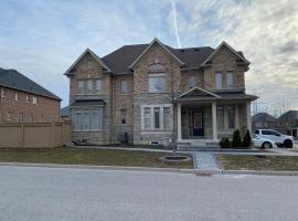 Adorable Full house in Ajax Incl Basement，位于阿贾克斯的酒店