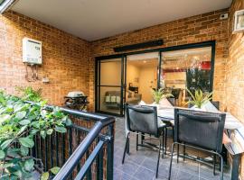 Funda Place - Leafy Hideout in Northern Beaches，位于悉尼的公寓