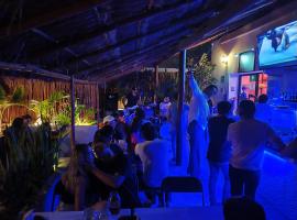 New friends hostel & Bar Adults Only，位于巴利亚多利德的民宿