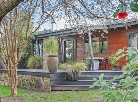 Millie & Pips Beechworth Bungalow，位于比奇沃斯的酒店