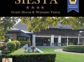 Siesta Guesthouse & Wedding Venue - Frankfort，位于Frankfort的木屋