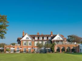 Chewton Glen Hotel - an Iconic Luxury Hotel，位于新米尔顿的Spa酒店