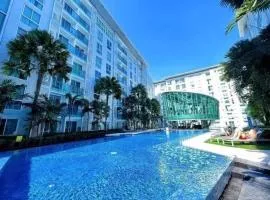 City Center Residence - Pool view