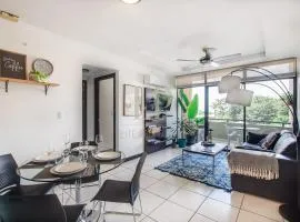 CR MARIPOSA RENTALS Cozy Retreat with Pool,Tennis,Gym,Free WiFi