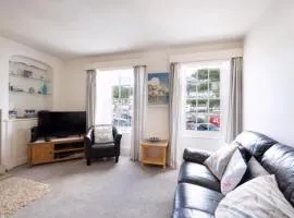 Harbourside Apartment in the centre of Looe