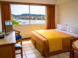 Aqua Vi Marina Hotel & Suites，位于Puerto La Cruz的酒店