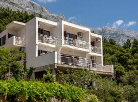 Apartments with parking spaces Baska Voda, Makarska - 301，位于巴什卡沃达的酒店
