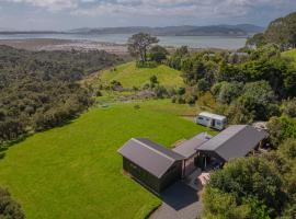 Whangapoua Hideaway - Whangapoua Bach，位于Whangapoua的酒店