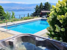 Stunning Lake View w Private Hot tub, Pool -snl & Outdoor Kitchen 2400sqft，位于西基隆拿的滑雪度假村