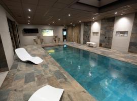 CARACALLA PRIVE - Chambres d'hôtes avec Piscine, Jaccuzi et Hammam privatifs，位于圣艾蒂安的酒店