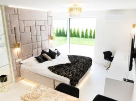 Penthouse apartments MINI s priv&aacute;tnou v&iacute;rivou vaňou，位于特尔斯泰纳的住宿