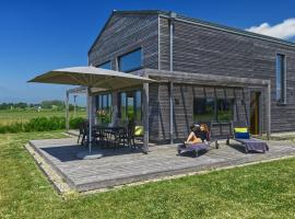 Gud Jard Chalet Nr 04 - Design-Ferienhaus mit exklusiver Ausstattung，位于佩尔沃姆的酒店