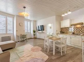 Quercy Blanc coeur de village parking facile