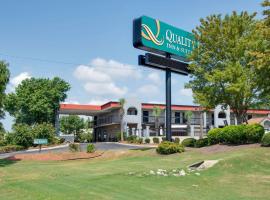 Quality Inn & Suites Aiken East，位于艾肯的酒店