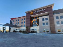 La Quinta Inn & Suites by Wyndham Del Rio，位于德尔里奥的酒店