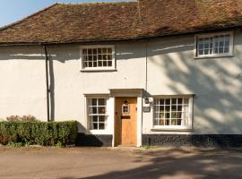 Miller Cottage a luxury 1550's cottage in the Historic centre of Saffron Walden，位于萨弗伦沃尔登的乡村别墅