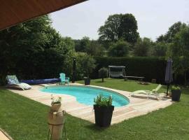Esterel Espace privé dans propriété avec accès piscine，位于La Malachère的酒店
