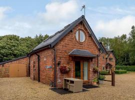 Charming 2-Bed Cottage in Toft Knutsford，位于克努斯福德的酒店