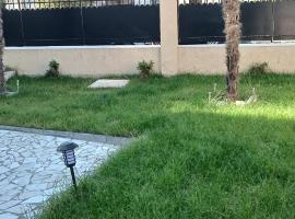 calme appartement de vacances，位于埃库昂的酒店