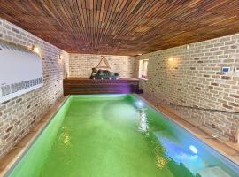 Appartement - Duplex 3 CH - 5 pers avec piscine intérieure privative Namur en pleine nature，位于Floreffe的Spa酒店