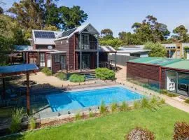 Bonview Beach Boy with pool on the park