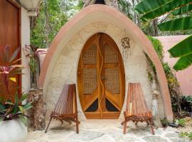Room in Lodge - Ecolush Couple Mayan Dome cenote Bikes，位于图卢姆的住宿加早餐旅馆