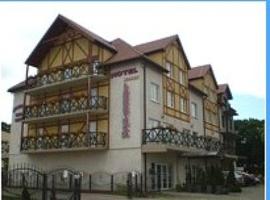 Hotel Landrynka，位于库瑞尼卡慕斯卡的酒店