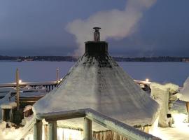 Arctic Magic Fam Resort Tervola Lapland Str Keskustie 47，位于凯米的酒店