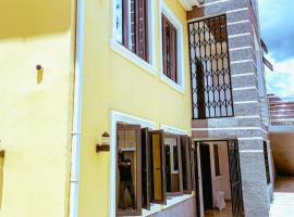 Select Elegant 3 Rooms 3 sized king-bed @ Abuja FCT，位于阿布贾的酒店