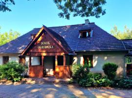 Hostel Domek Ogrodnika przy Muzeum w Przeworsku Zespole Pałacowo - Parkowym，位于普热沃斯克的酒店