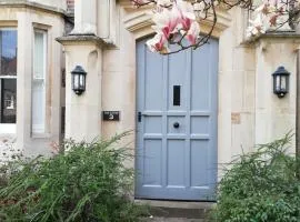 A spacious 1 bedroom in an historic building