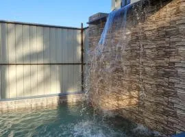 Royal Experience Breeze Pool Villa, Five Falls, Coutralam