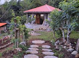 Camiguin Romantic Luxury Stonehouse on Eco-Farm at 700masl，位于曼巴豪的乡间豪华旅馆