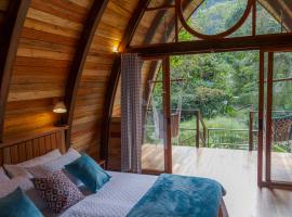 Sacha Urco Lodge y Bosque Protector，位于明多的山林小屋