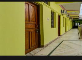 Hotel Madhur New Tourist Lodge，位于Srīnagar的酒店