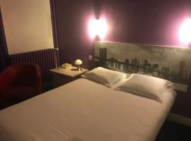 Hotel Couleurs Sud Centre-ville Gare Charleville-Mézières，位于沙勒维尔-梅济耶尔的酒店