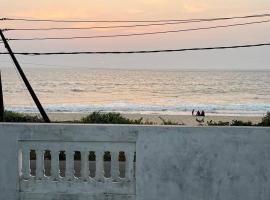 Fully equipped Beach View House.，位于昆达普拉的别墅