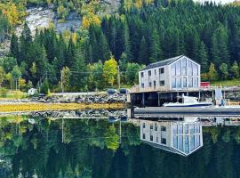 Nordic Waterside Escape，位于Ulvsvåg的酒店