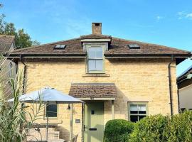 Cosy Cotswold Home - Jacobs Cottage，位于赛伦塞斯特的酒店