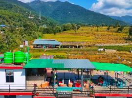 Raahi Stay, Landing site Bir - Stay & Cafe，位于比尔瓦的酒店