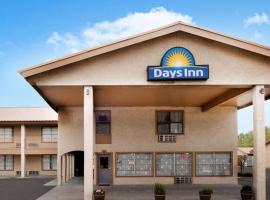 Days Inn by Wyndham Kenedy Karnes City，位于Kenedy的酒店
