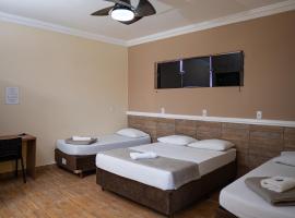 Hotel Nixon Próximo, Rodoviária, Prefeitura e a Matriz central，位于Itaí的酒店