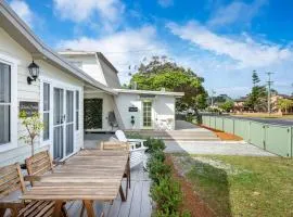 Watts Haus Pet Friendly 5 Mins Walk to Beach